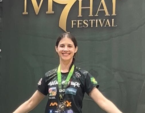 A atleta maranhense Milena Assunção, patrocinada pela operadora Maxx, levou o Brasil ao pódio ao sagrar-se vice-campeão do Campeonato Mundial Amador de Muay Thai na Itália - Foto: Divulgação