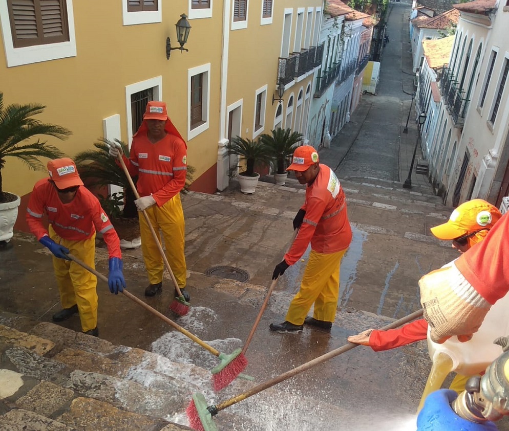 A lavagem na Rua do Giz, a mais bonita do Brasil, foi de cabo a rabo – Foto: Divulgação