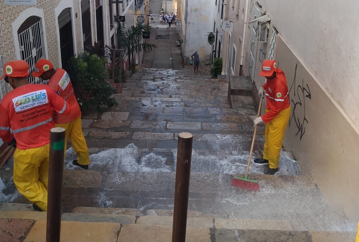 O Beco Catarina Mina teve sua escadaria tomando banho de limpeza – Foto: Divulgação