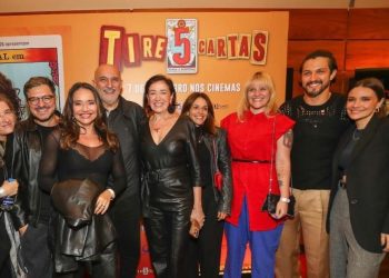 Elenco do filme ‘Tire 5 Cartas’ que estreia nesta quinta-feira (14) – Foto: Divulgação