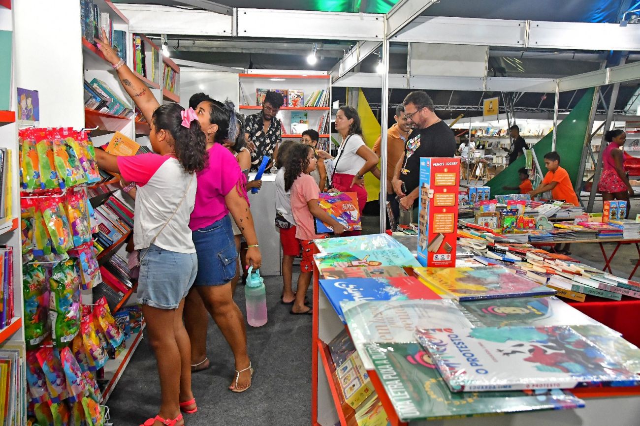 Com maior e melhor estrutura, a 16.ª FeliS vem recebendo mais compradores de livros, a cada dia – Foto: Divulgação