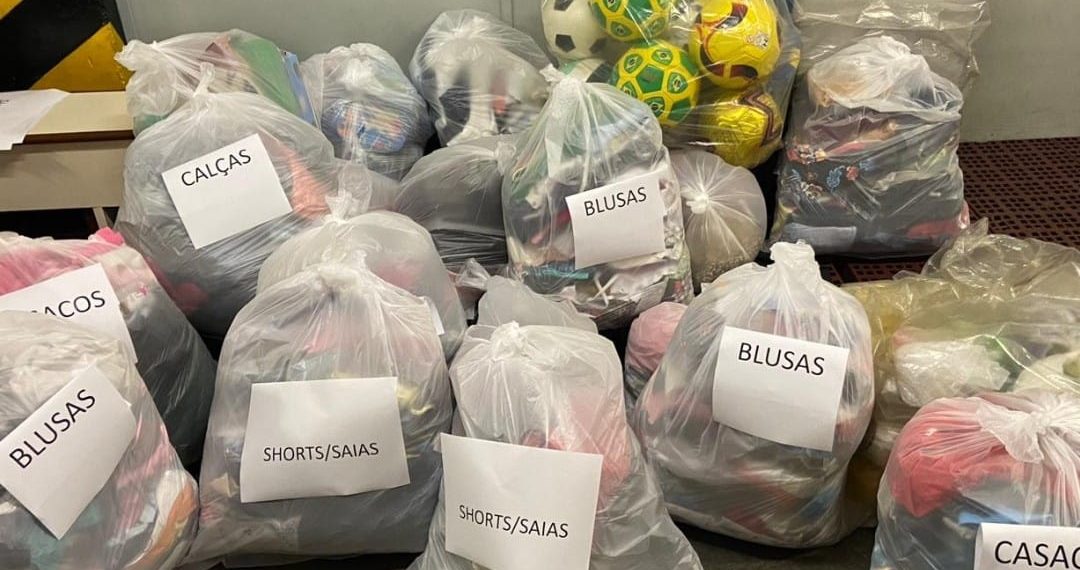 Moradores do Morro Santa Marta, por meio da Escola de Artes do Spanta, na capital fluminenses, e integrantes do Lar de São José, na capital federal, ambas as instituições apoiadas pela rede hoteleira - Foto: Divulgação