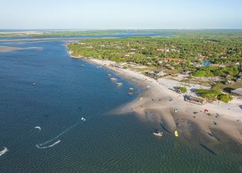 Praia de Atins é reduto de kitesurfistas entre os meses julho e dezembro, período em que os ventos costumam estar mais fortes - Foto:Divulgação