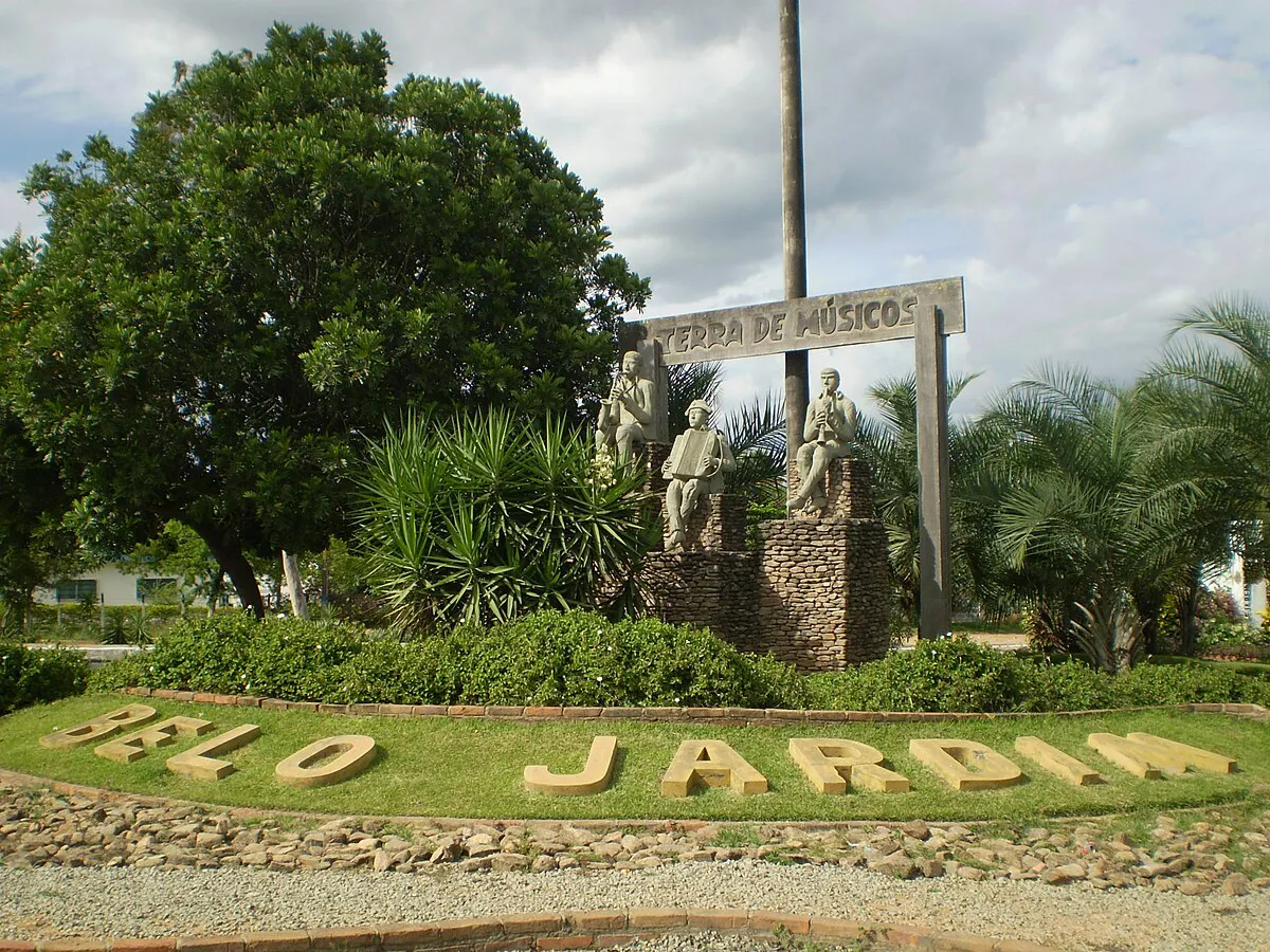 Entrada da Cidade de Belo Jardim, em Pernambuco mostra a musicalidade nordestina em mais um destino brasileiro cheio de atrativos naturais, históricos e culturais - Foto: Divulgação