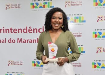 Cliente premiada na categoria Inovação e Tecnologia no programa Crediamigo, Josy Barros, celebra os resultados conquistados com o crédito e o reconhecimento do Banco do Nordeste – Foto: Divulgação