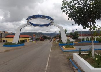 Na entrada de Alagoa