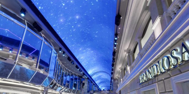 Chega ao Brasil o maior navio de cruzeiros da história a navegar no país