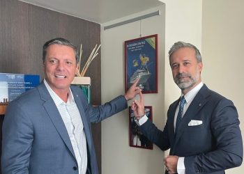 Mario Zanetti, CEO da Costa Cruzeiros em reunião com Rogério Santos, Prefeito de Santos - Foto: Divulgação