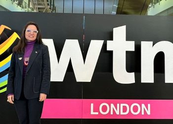 A diretora de Marketing Internacional, Negócios e Sustentabilidade da Embratur, Jaqueline Gil, apresentou no evento da WTM Londres como a Agência tem trabalhado o tema da sustentabilidade para promover o Brasil no cenário internacional - Foto: Divulgação