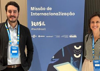 O diretor de Gestão e Inovação da Embratur, Roberto Gevaerd, e a supervisora de Inovação do EmbraturLAB, Marina Arruda, estão em Lisboa, em Portugal, para participar do Web Summit 2023 - Foto: Divulgação