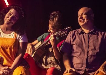 A peça discute temas como educação infantil, hipermasculinização e hiperfeminilização impostas às crianças – Foto: Dalton Valério