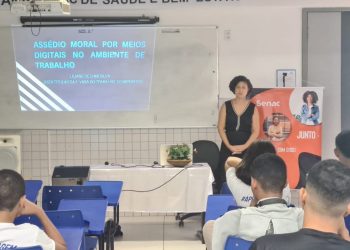 A juíza do Trabalho, Liliane de Lima Silva mediando a palestra “Assédio Moral por Meios Digitais no Ambiente de Trabalho – Foto: Ascom/Senac