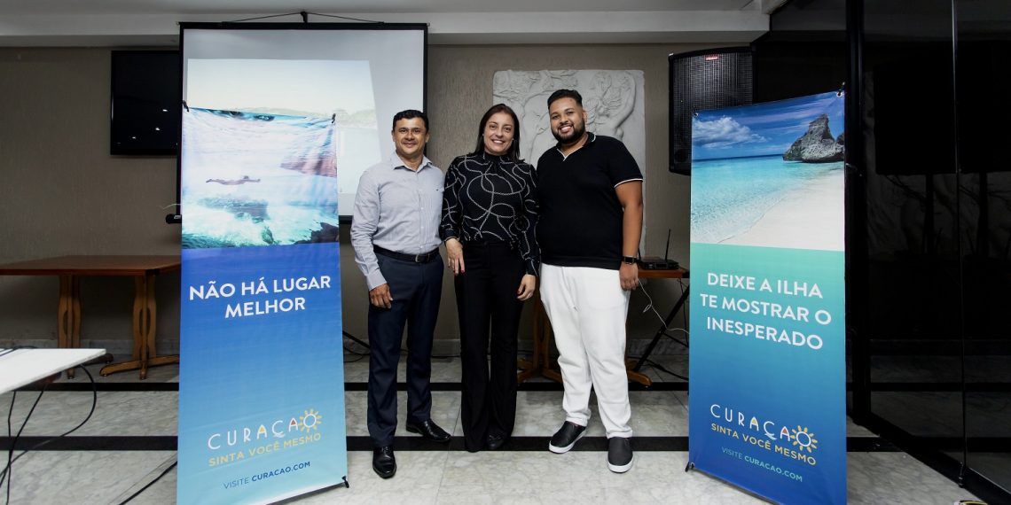 Fabiano dias, da Copa, Luciana Longo, da Avianca, e Vinicius Dantas, do Turismo de Curaçao - Foto: Divulgação