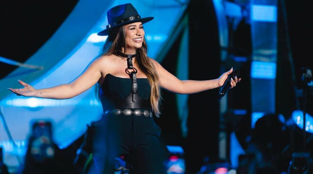 Ao longo de um ano incrível, Simone Mendes ultrapassou 900 milhões de streams e somou diversas conquistas, como o troféu de Música do Ano para “Erro Gostoso” - Foto: Divulgação