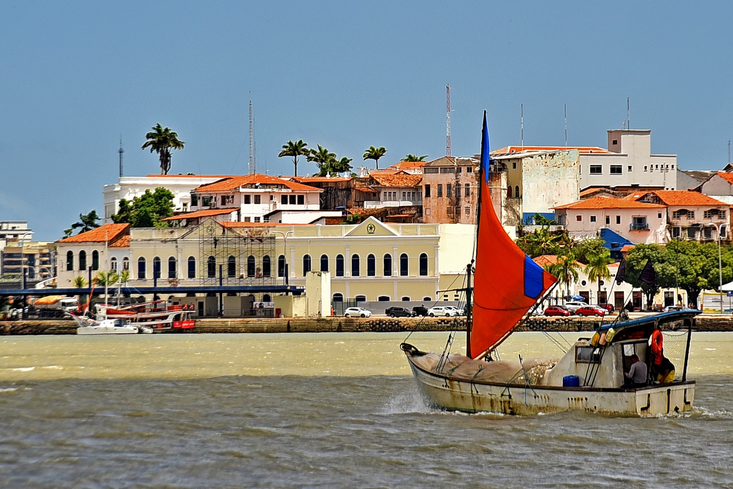 São Luís das tradicionais embarcações que navegam no avistar dos seus casarões históricos – Foto: Mauricio Alexandre 