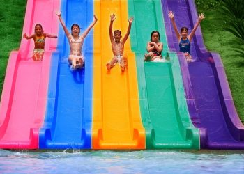 Parques temáticos são uma ótima opção para quem busca diversão e entretenimento. Em tempo de férias as opções se multiplicam com jogos, shows e inúmeras atividades - Foto: Divulgação