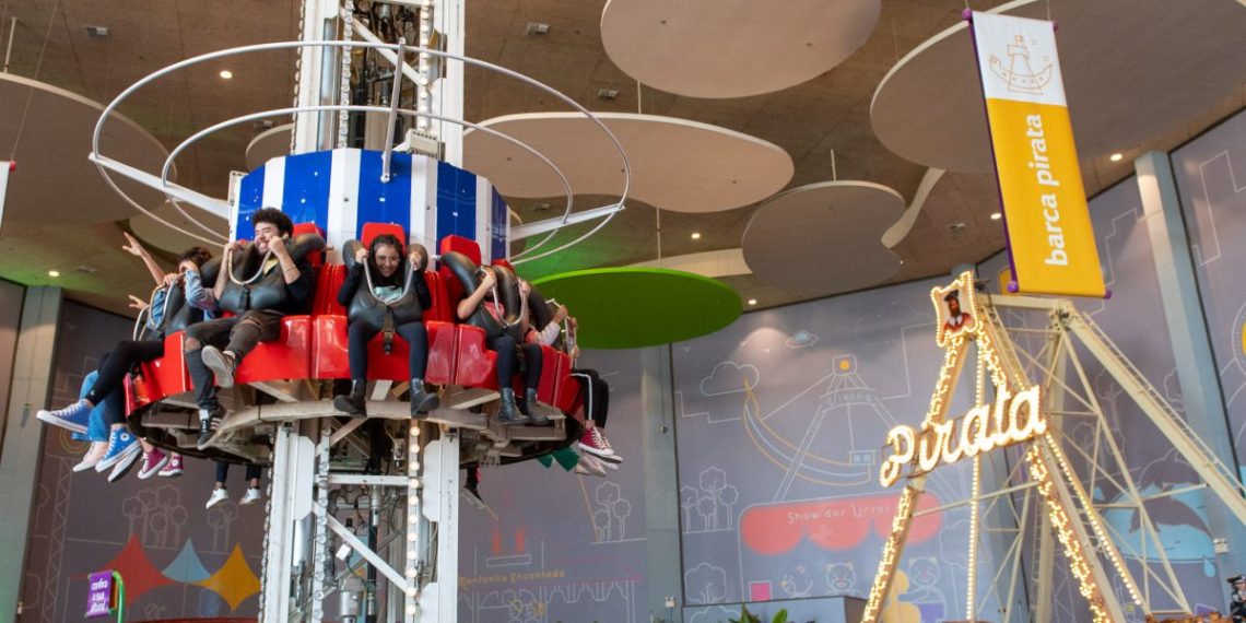 Parque oferece diversas opções de entretenimento, como brinquedos, jogos, competições e simuladores para uma diversão sem limites - Foto: Divulgação