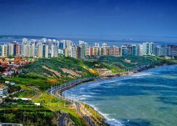 Com um belo litoral, São Luís oferece um leque de opções gastronômicas e de entretenimento em sua orla - Foto: Divulgação