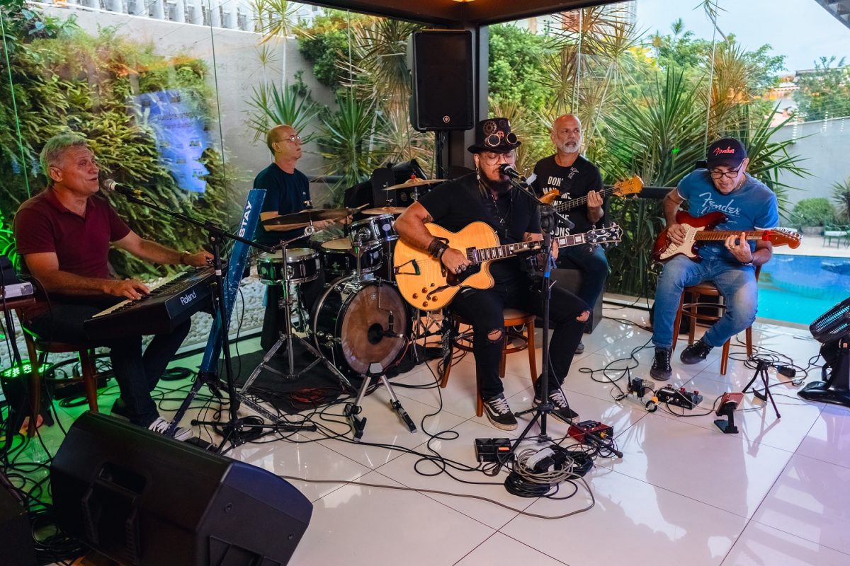 vArtista Luciano Priss e banda, durante o evento realizado, no Restaurante Casa Almendra - Foto: Emanoel RT 