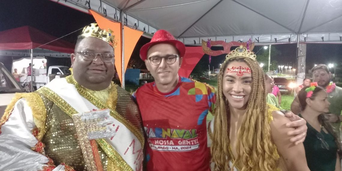 O Prefeito João Martins Ladeado pelo rei Momo, Jailson Alvese a Rainha Ludmila Luíza – Foto: Gutemberg Bogéa