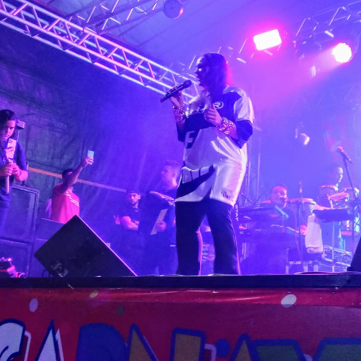 A cantora Samyra Show de Fortaleza no Ceará, fez a abertura do Carnaval na cidade de Bequimão – Foto: Divulgação