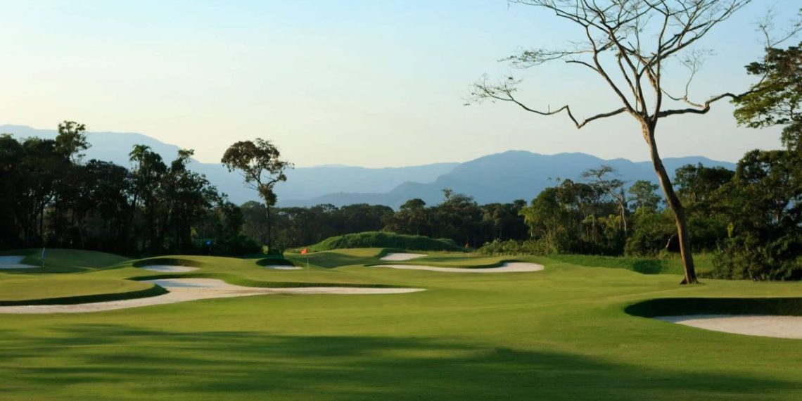 O campo conta ainda com um Driving Range de 320 jardas, um Chipping Green e um grande Putting Green com 18 buracos. - Foto: Divulgação