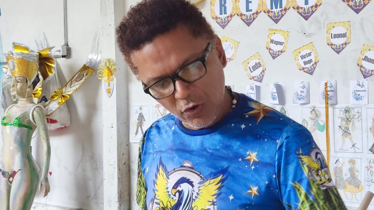 Barracão a todo vapor para deixar a escola impecável no desfile do próximo sábado, 24/02 - Foto: Divulgação