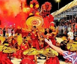 Escola de Samba Flor do Samba enaltece gastronomia maranhense em desfile