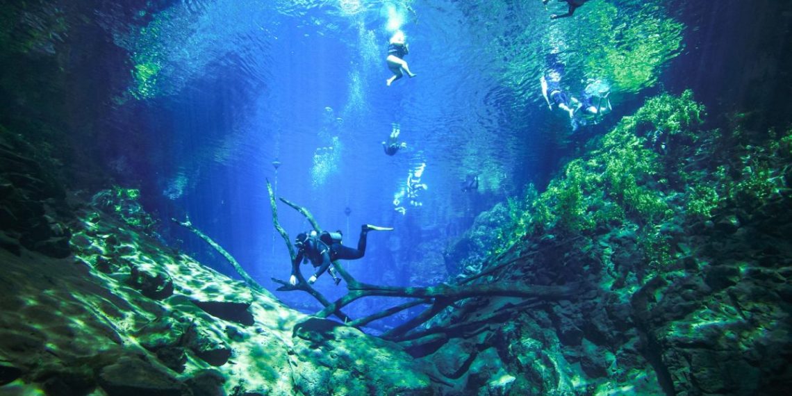 Visitantes têm experiência inesquecível com flutuação na Lagoa Misteriosa – Foto: José Clayton