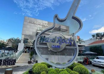 Hard Rock Café Curitiba Bebidas especiais, promoções de chopp e decoração temática marcam as celebrações - Foto: Ariel Todeschini