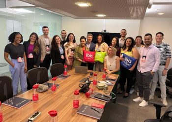 Serão selecionadas 15 pessoas que participarão do processo de desenvolvimento e conhecimento do negócio em um dos 78 hotéis operados; Na foto, equipe 2023 - Foto: Divulgação