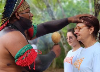 Experiências em meio aos povos indígenas atrai viajantes do mundo inteiro, que buscam uma profunda conexão com a natureza e a vida nas tribos – Foto: Divulgação