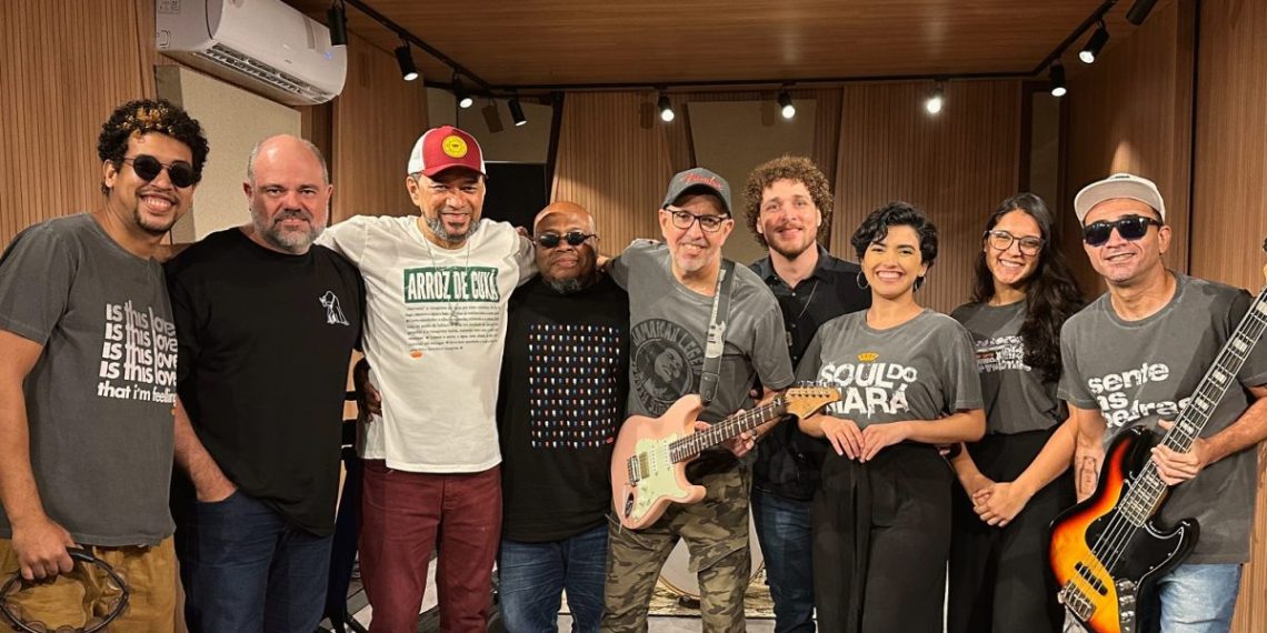 César Nascimento entre os músicos convidados para a gravação do single/clipe Vem, Maninha – Foto: Divulgação