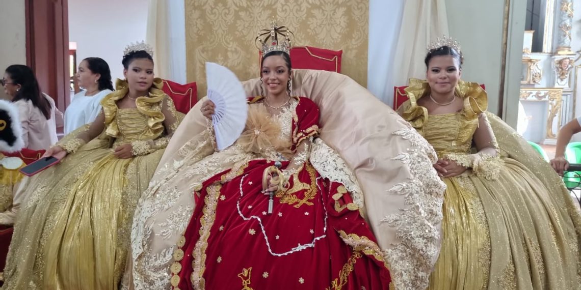 A Corte Imperial no Domingo do Meio, representada pelas crianças, muitas já nascem com a missão de servirem ao Divino â Foto: Marilda Mascarenhas