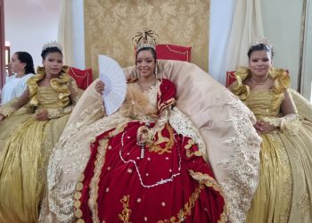 A Corte Imperial no Domingo do Meio, representada pelas crianças, muitas já nascem com a missão de servirem ao Divino – Foto: Marilda Mascarenhas