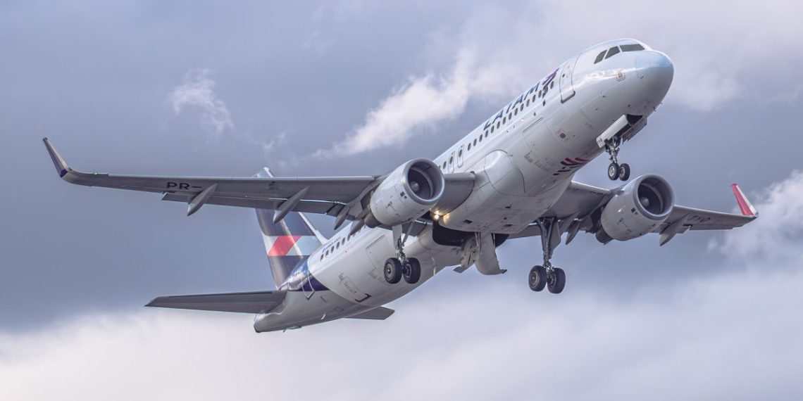 Rota Brasília-Lima é operada com aeronaves A320 - Foto: Alfredo Vera