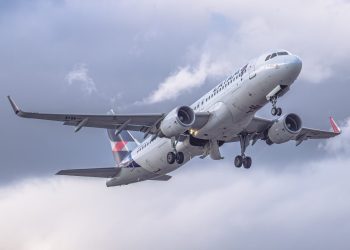 Rota Brasília-Lima é operada com aeronaves A320 - Foto: Alfredo Vera