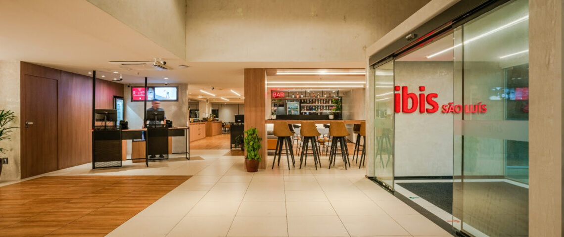 Uma renovação em suas instalações para se alinhar com os padrões mais recentes da marca ibis – Foto: Divulgação