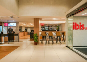 Uma renovação em suas instalações para se alinhar com os padrões mais recentes da marca ibis – Foto: Divulgação