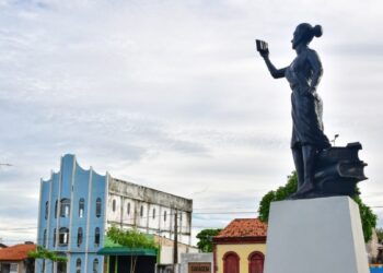Estátua de Maria Firmina confeccionada pelo artista maranhense Sereno - Foto: Honório Moreira