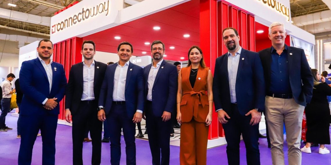 Diretoria da Connectoway da esquerda para a direita - Thyago Monteiro, CTO, Carlos Cartaxo, CEO, William Taylor, CMO, Igor Campos, Head de Telecom, Fernanda Coimbra, Diretora de Pessoas e Cultura, Paulo Frosi, Head de Enterprise, Alexandre Luna, CFO - Foto: Divulgação
