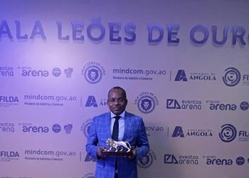 António dos Santos Domingos, Presidente do Conselho de Administração da TAAG durante premiação - Foto: Divulgação
