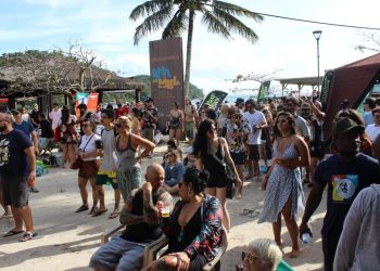 Durante todos os fins de semana de agosto, a praia de Encantadas vai ter apresentações de Jazz durante o dia todo - Foto: Divulgação