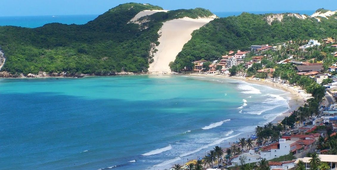 A bela paisagem de Ponta Negra (foto) e as maravilhas de Pipa, Genipabu, Maracajaú no roteiro dos participantes – Foto: Divulgação