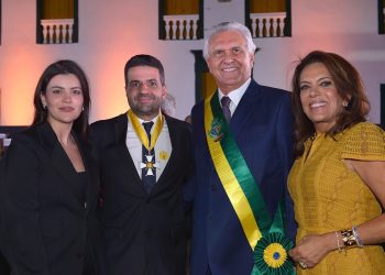 Bruna Kehrnvald; Manoel Pereira, CEO da GAV Resorts; Ronaldo Caiado, governador do Estado de Goiás e Gracinha Caiado, primeira-dama goianiense - Foto: Divulgação