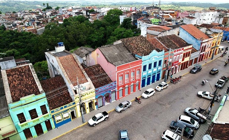 Areia, no inverno, Ã© coberta por uma leve neblina, e suas terras possuem diversas fontes e balneÃ¡rios aquÃ¡ticos - Foto: CanindÃ© Soares