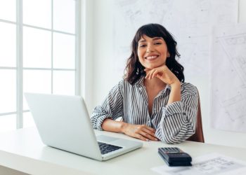 Os cursos de extensão UP são uma excelente oportunidade para quem deseja se desenvolver profissionalmente. Com mais de 80 horas de Atividades Complementares Obrigatórias (ACO) gratuitas, os participantes têm a chance de expandir seus conhecimentos em um ambiente virtual inovador, com suporte de tutores especializados – Foto: Reprodução