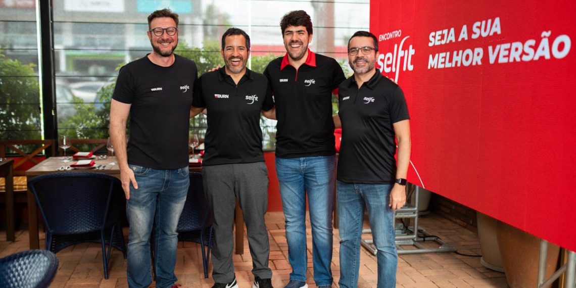Da esquerda para a direita: Eduardo Braun (diretor de Operações da Selfit), Fernando Menezes (CEO da Selfit), Vinicius Mendonça (CFO da Selfit) e Alysson Lisboa (superintendente MKT e Comercial) – Foto: Divulgação