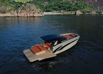 O novo modelo de lancha da renomada Triton Yachts que promete fazer sucesso pelas águas brasileiras e internacionais - Foto: Divulgação