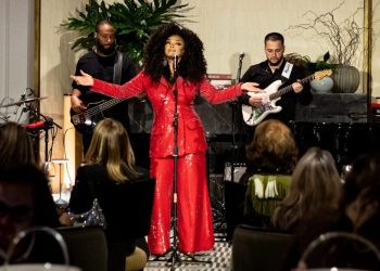 Cantora realiza show exclusivo e intimista no hotel, prometendo uma experiência memorável com seus maiores sucessos - Foto: Divulgação